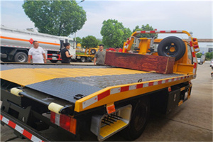 淮滨附近拖车电话号码服务